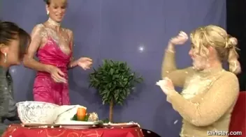 Food Fight At A Restaurant Screencap 28 on sinx.preview.netperv.com