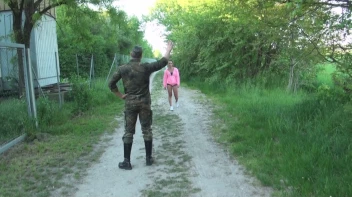 Perverser Soldat überschreitet Grenzen Screencap 1 on sinx.preview.netperv.com