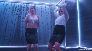 Shower Shakers! Screencap 50 on sinx.preview.netperv.com