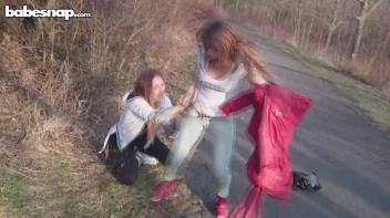 Skating Into A Catfight Disaster! Screencap 18 on sinx.preview.netperv.com