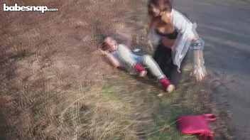 Skating Into A Catfight Disaster! Screencap 21 on sinx.preview.netperv.com