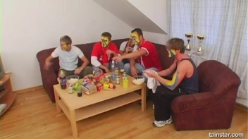 Sarah Gets Soaked! Screencap 3 on sinx.preview.netperv.com