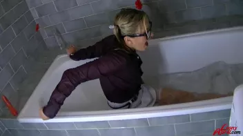 Leony Fully Dunked Screencap 79 on sinx.preview.netperv.com