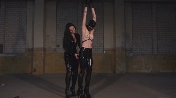 Die Latexsklavin ausgekitzelt Screencap 49 on sinx.preview.netperv.com