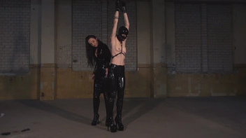 Die Latexsklavin ausgekitzelt Screencap 52 on sinx.preview.netperv.com