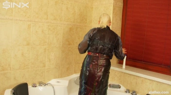 Clothed Sexy Blonde Lathers Up Her Hair Screencap 32 on sinx.preview.netperv.com