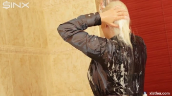 Clothed Sexy Blonde Lathers Up Her Hair Screencap 43 on sinx.preview.netperv.com