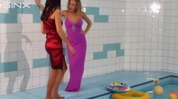 Catfighting Girls Get Soaked In The Pool Screencap 2 on sinx.preview.netperv.com