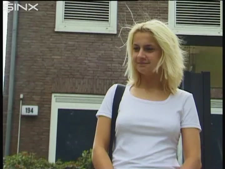 Susi von der Bushaltestelle on sinx.preview.netperv.com