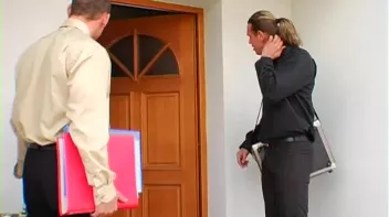 The Cum-Glazed Glass Table Screencap 1 on sinx.preview.netperv.com