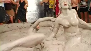 Going For Gold In The Mud Screencap 19 on sinx.preview.netperv.com