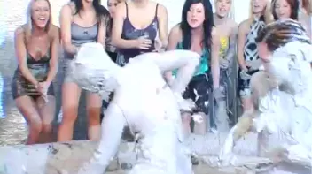 Going For Gold In The Mud Screencap 30 on sinx.preview.netperv.com