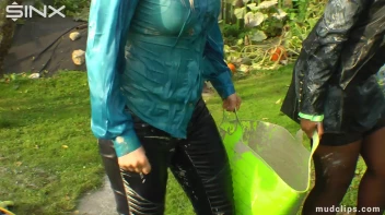 Mud Covered Blonde Gets A Good Washing Screencap 48 on sinx.preview.netperv.com