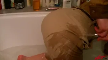 Rub-A-Dub Leony In The Tub Screencap 13 on sinx.preview.netperv.com