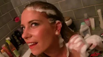 Rub-A-Dub Leony In The Tub Screencap 62 on sinx.preview.netperv.com