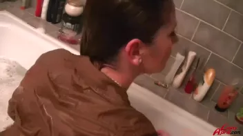 Rub-A-Dub Leony In The Tub Screencap 83 on sinx.preview.netperv.com