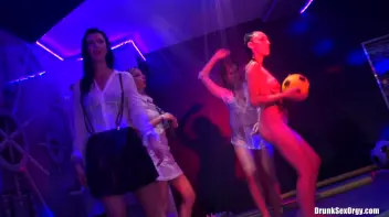 International Summer Lovin' Part 6 - Shower Cam Screencap 18 on sinx.preview.netperv.com