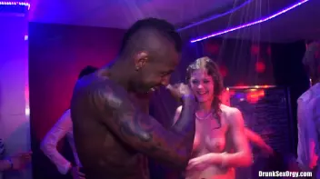 International Summer Lovin' Part 6 - Shower Cam Screencap 35 on sinx.preview.netperv.com