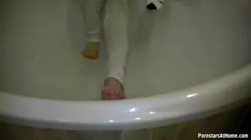 Get Cozy With Morgan In The Tub Screencap 28 on sinx.preview.netperv.com