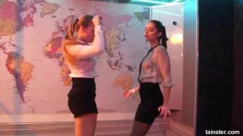 Dancing babes Screencap 18 on sinx.preview.netperv.com