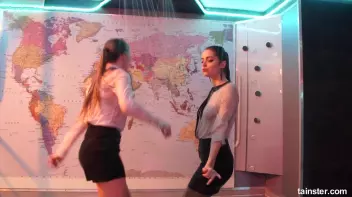 Dancing babes Screencap 22 on sinx.preview.netperv.com