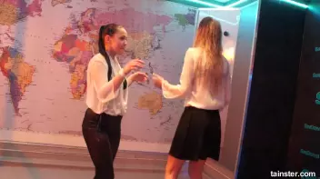 Dancing babes Screencap 63 on sinx.preview.netperv.com