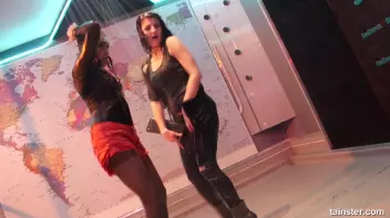 Dancing babes Screencap 80 on sinx.preview.netperv.com