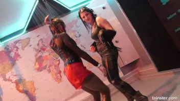 Dancing babes Screencap 81 on sinx.preview.netperv.com