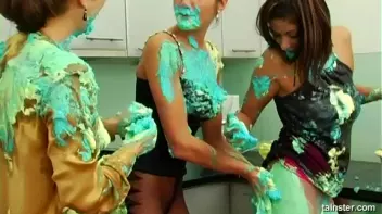 Fluorescent Goo Food Fight Screencap 15 on sinx.preview.netperv.com