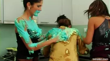 Fluorescent Goo Food Fight Screencap 16 on sinx.preview.netperv.com