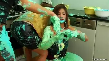 Fluorescent Goo Food Fight Screencap 18 on sinx.preview.netperv.com