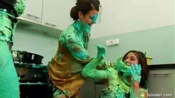 Fluorescent Goo Food Fight Screencap 22 on sinx.preview.netperv.com