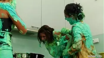 Fluorescent Goo Food Fight Screencap 24 on sinx.preview.netperv.com