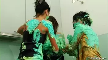 Fluorescent Goo Food Fight Screencap 25 on sinx.preview.netperv.com