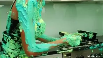 Fluorescent Goo Food Fight Screencap 31 on sinx.preview.netperv.com