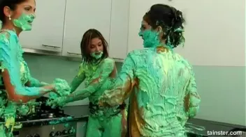 Fluorescent Goo Food Fight Screencap 32 on sinx.preview.netperv.com