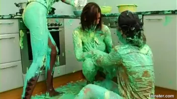 Fluorescent Goo Food Fight Screencap 35 on sinx.preview.netperv.com