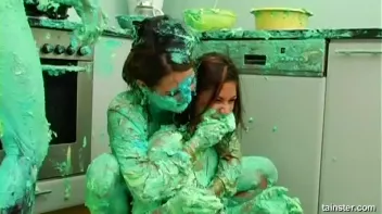 Fluorescent Goo Food Fight Screencap 40 on sinx.preview.netperv.com