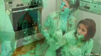 Fluorescent Goo Food Fight Screencap 41 on sinx.preview.netperv.com