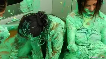 Fluorescent Goo Food Fight Screencap 44 on sinx.preview.netperv.com