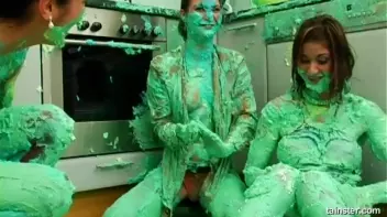 Fluorescent Goo Food Fight Screencap 45 on sinx.preview.netperv.com