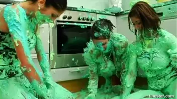 Fluorescent Goo Food Fight Screencap 46 on sinx.preview.netperv.com