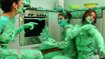 Fluorescent Goo Food Fight Screencap 47 on sinx.preview.netperv.com
