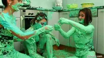 Fluorescent Goo Food Fight Screencap 49 on sinx.preview.netperv.com