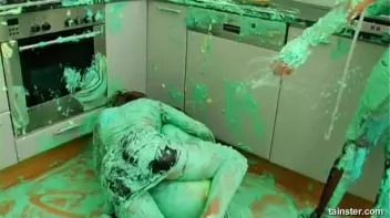 Fluorescent Goo Food Fight Screencap 52 on sinx.preview.netperv.com