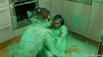 Fluorescent Goo Food Fight Screencap 55 on sinx.preview.netperv.com