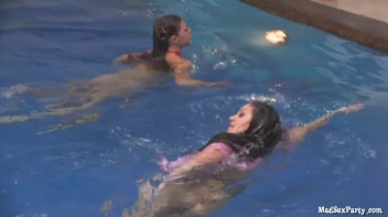 Poolgirls P3 Screencap 86 on sinx.preview.netperv.com