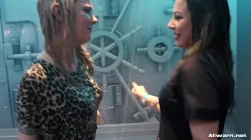 Shower Showdown! Screencap 10 on sinx.preview.netperv.com