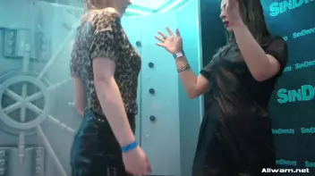 Shower Showdown! Screencap 14 on sinx.preview.netperv.com