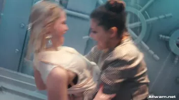 Shower Showdown! Screencap 21 on sinx.preview.netperv.com